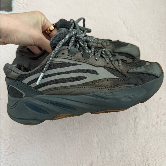Adidas Yeezy Boost 700 V2 Geode US 7 - Picture 4 of 12